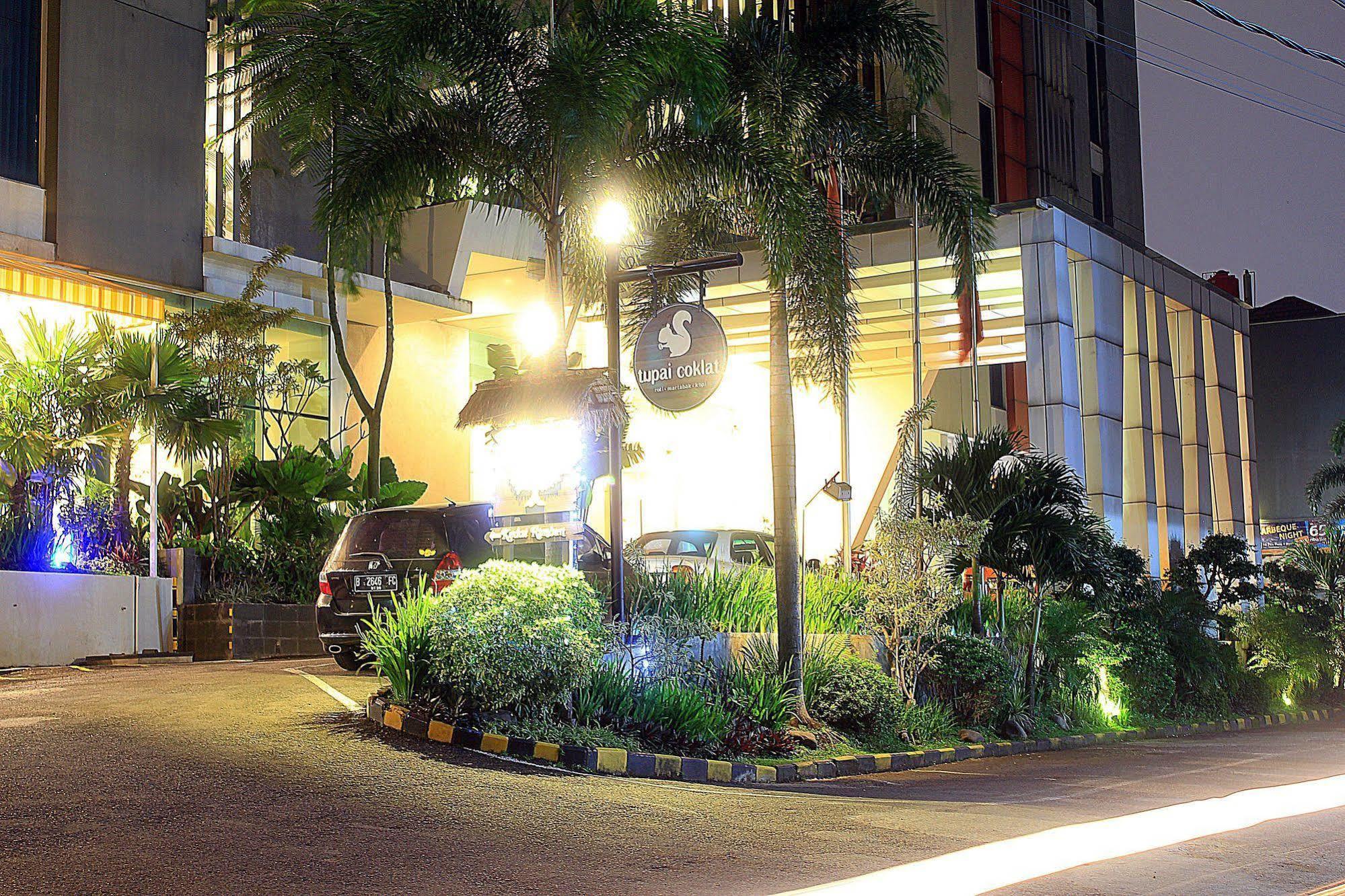 Zen Premium Setrawangi Raya Hotel Bandung Ngoại thất bức ảnh