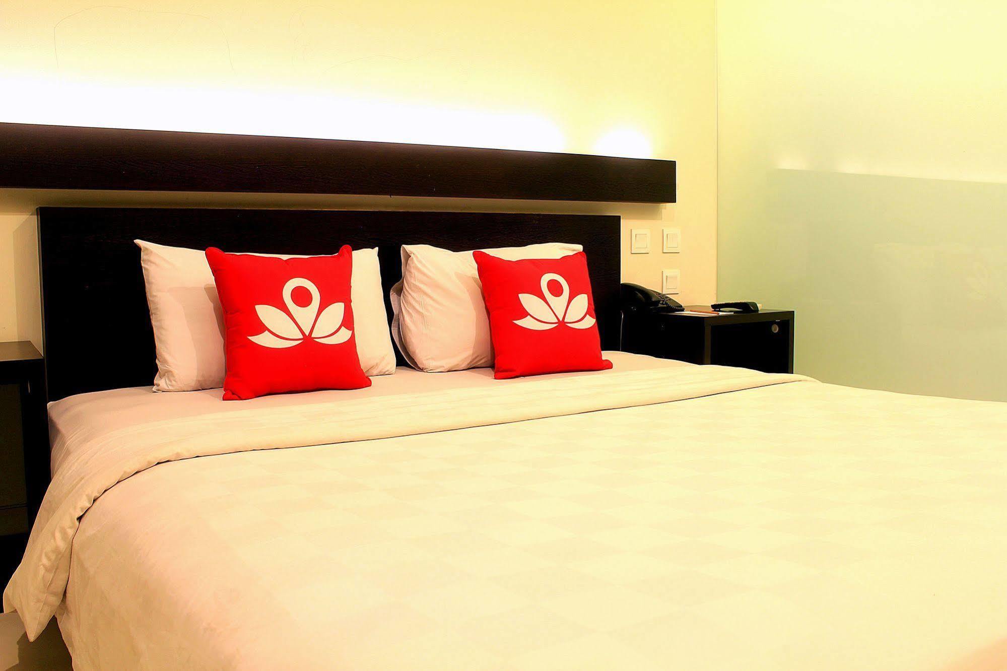 Zen Premium Setrawangi Raya Hotel Bandung Ngoại thất bức ảnh