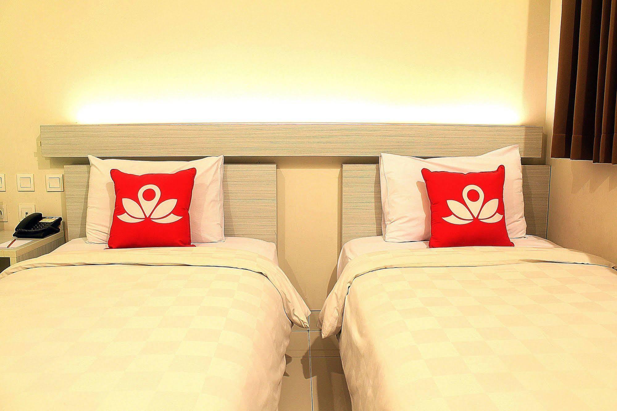 Zen Premium Setrawangi Raya Hotel Bandung Ngoại thất bức ảnh