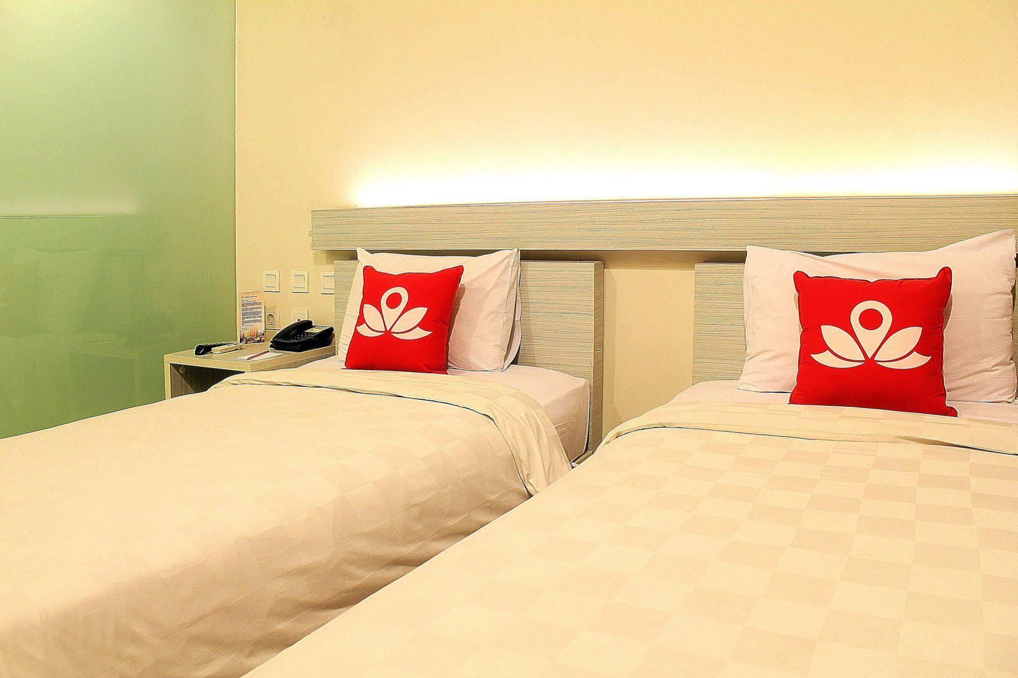 Zen Premium Setrawangi Raya Hotel Bandung Ngoại thất bức ảnh