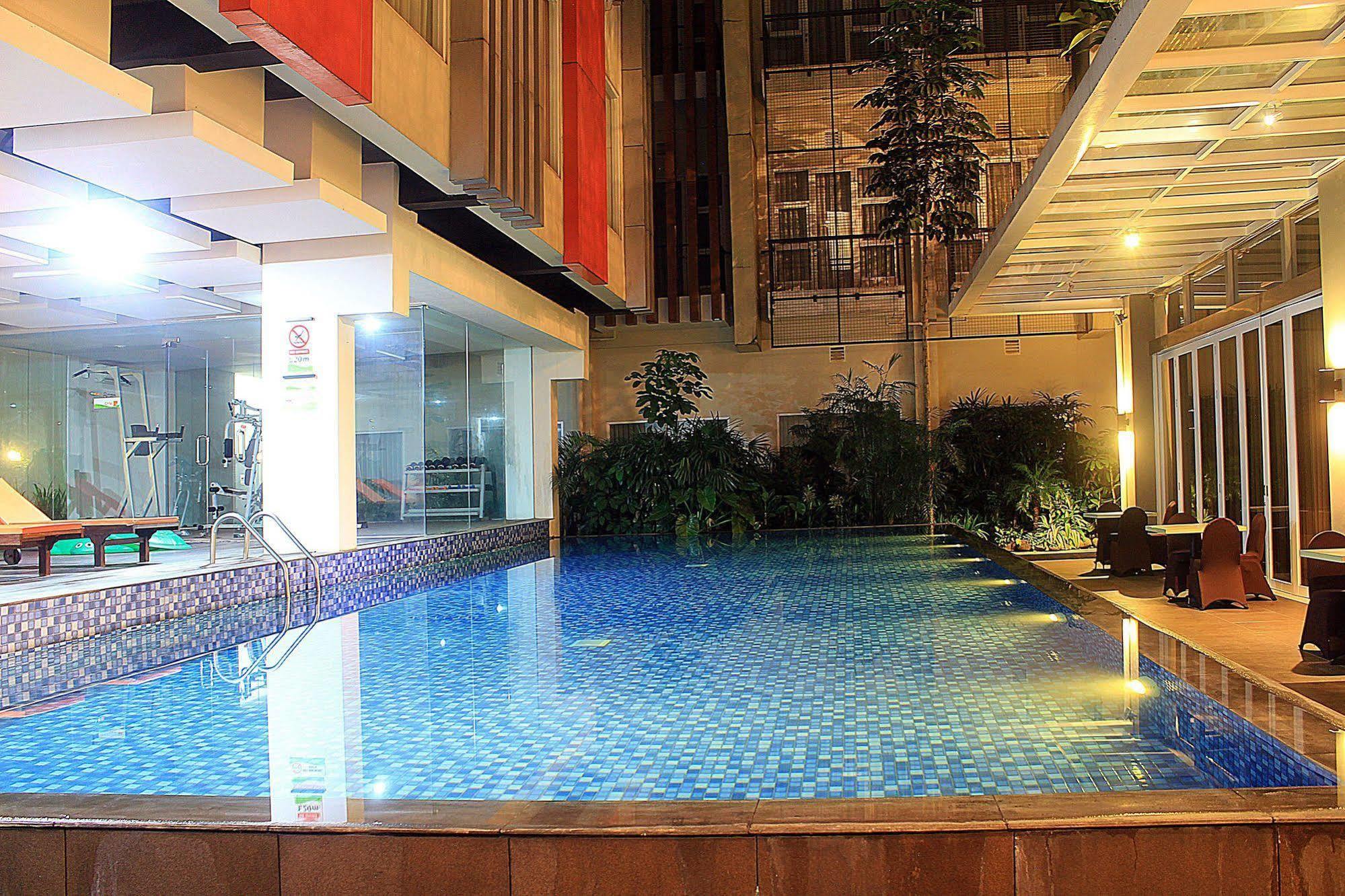 Zen Premium Setrawangi Raya Hotel Bandung Ngoại thất bức ảnh