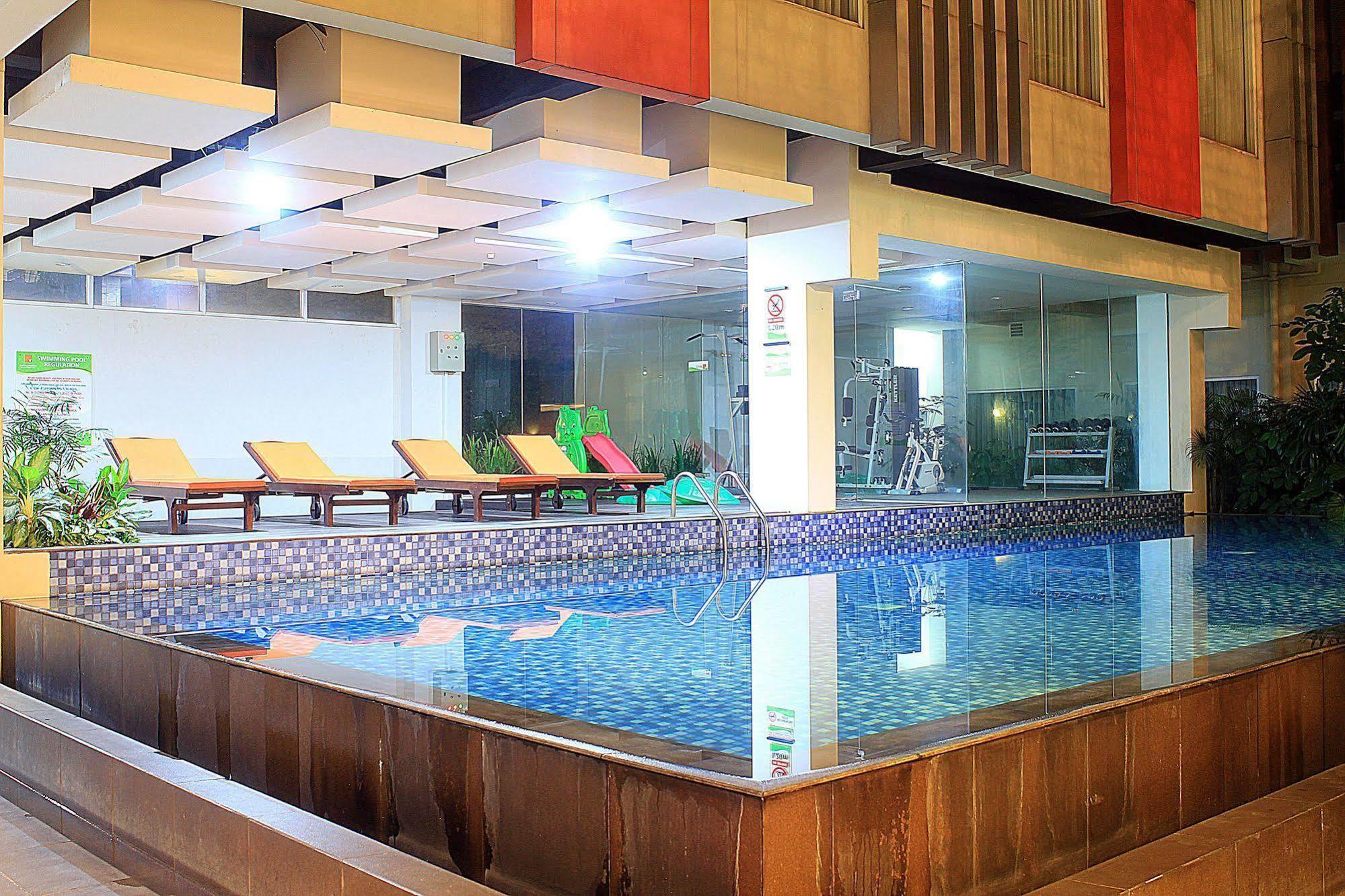 Zen Premium Setrawangi Raya Hotel Bandung Ngoại thất bức ảnh