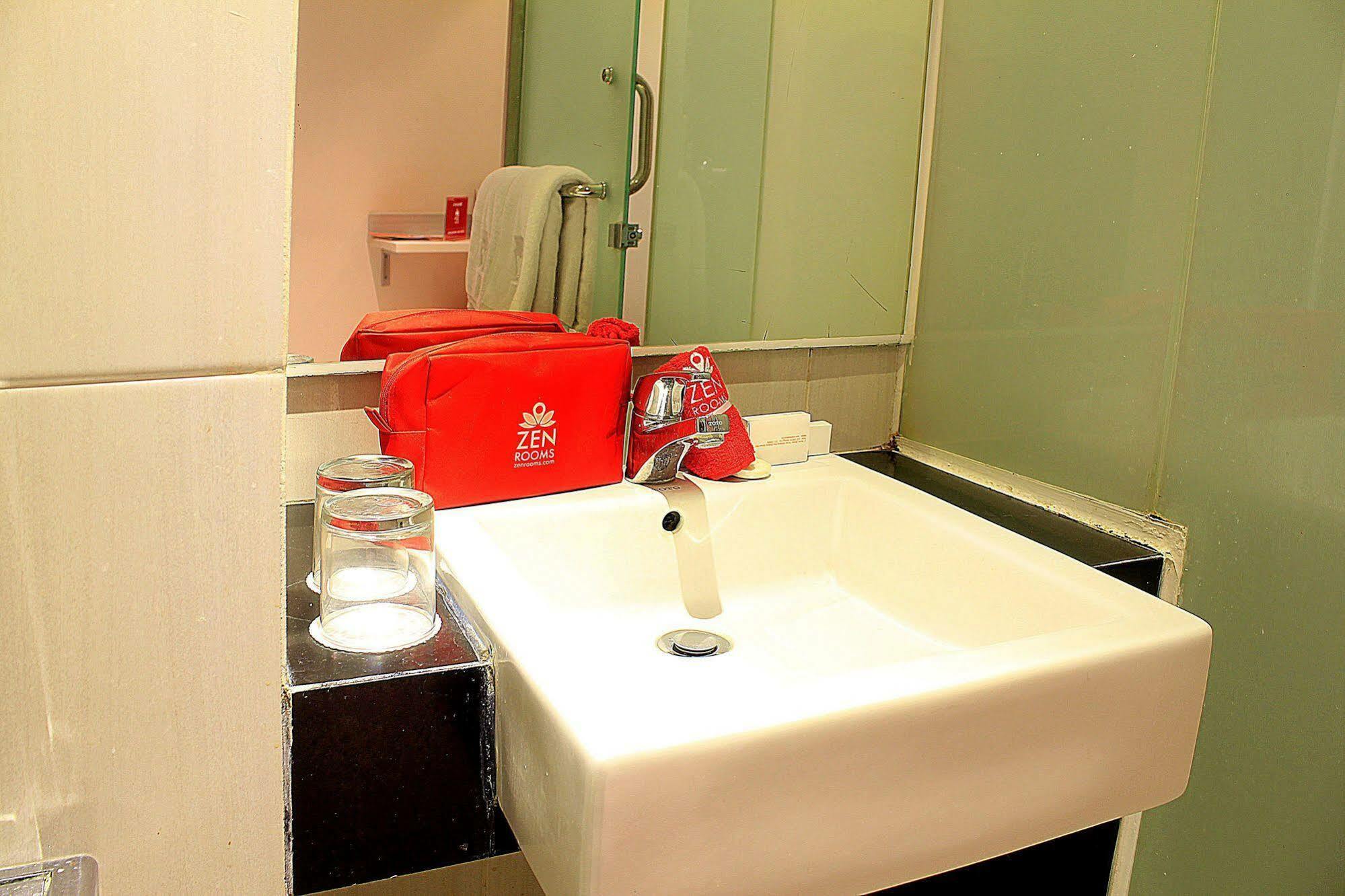 Zen Premium Setrawangi Raya Hotel Bandung Ngoại thất bức ảnh